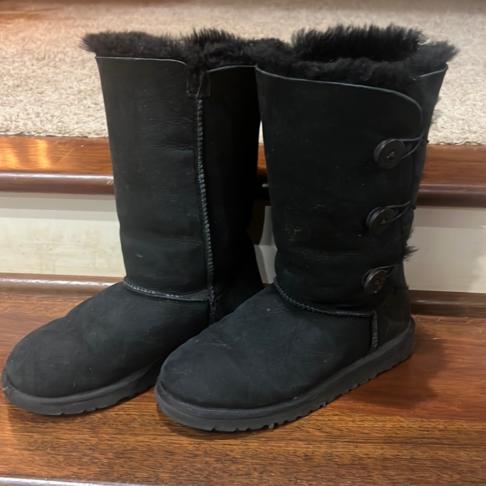 UGG S/N 1962 Button Black Boot